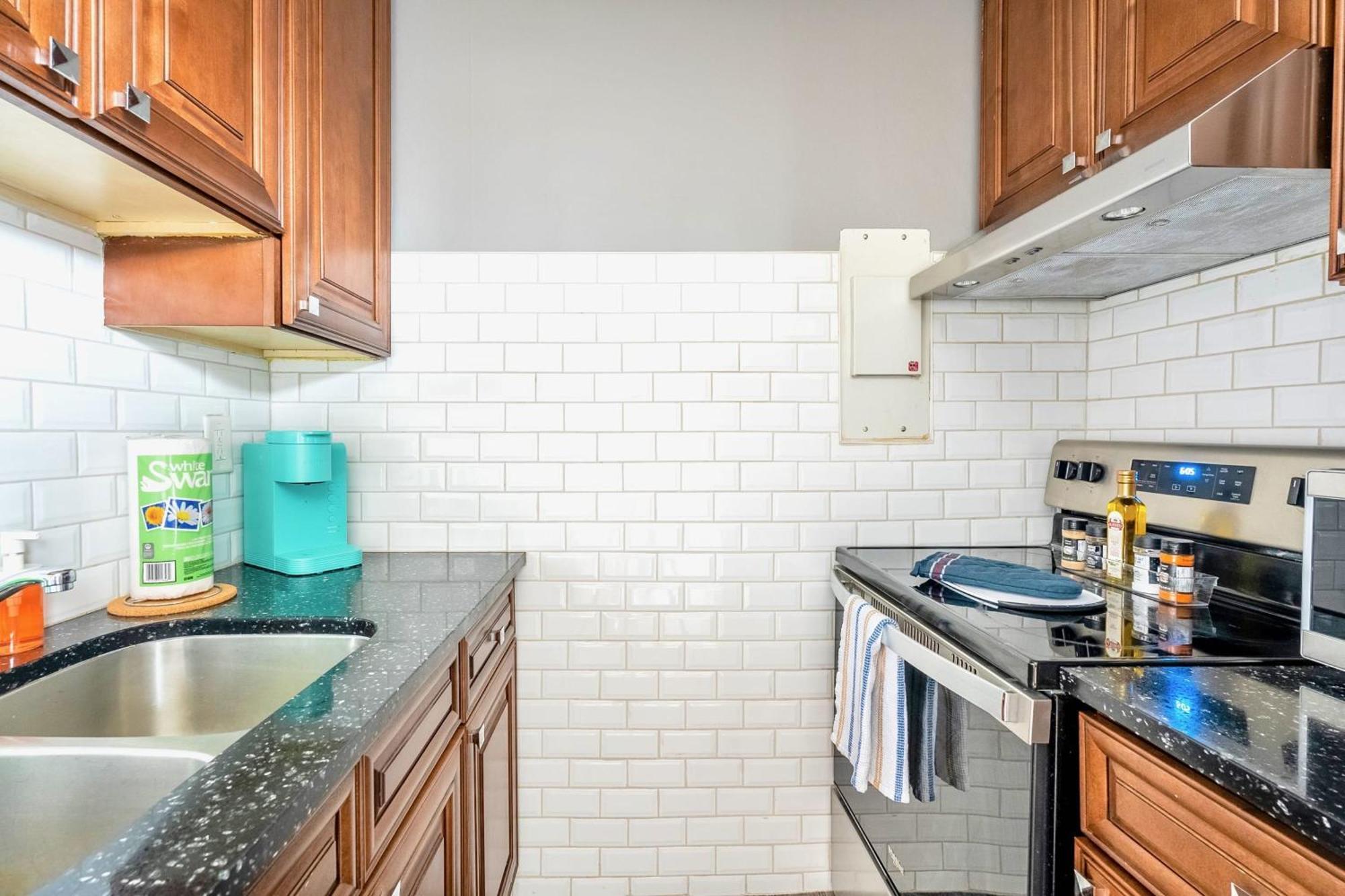 Newly Renovated 2Br Unit In Glenview West Hamilton Exterior foto